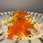 Roji-oku - 鮭と木の子のクリームパスタ　自家製いくらがけ