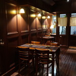 浅草サンボア - テーブル席もあります。