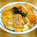 三楽 - 並のカツ丼·630円から、ロース→ヒレに代わるそうな。味噌汁も付きます。

