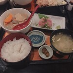 JAPANESE RESTAURANT 食楽 たざわこ - ネギトロ定食＋モツ煮込み