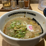 頑者 アンダーグラウンドラーメン - 特製つけ麺 (濃厚) (味玉＋半チャーシュー) のつけダレ
            2021年10月2日夜