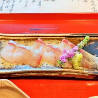 御料理ふじ居 - お造り・黒鯛。