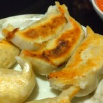 中華料理 鳳凰 - ギョーザのワンショット！