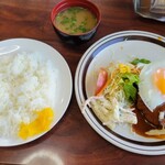 Kissa Guriru Taka - ハンバーグ定食ですよ。
                      どが、目玉焼きが潰れてます