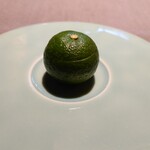 茶禅華 - スダチ中にはクラゲ