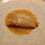 茶禅華 - 気仙沼産青ザメの肉厚フカヒレの姿焼き、フカヒレのソース