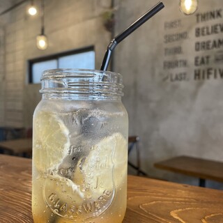 BURGER STAND HI-FIVE_1