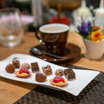 ARMONICO - 小菓子、コーヒー