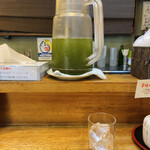 らーめん め組 - 特製冷茶とグラス