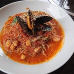 L'Italiana Ottimo - 大きなムール貝にホタテの貝柱やエビが入った ボリュームあるビジュアル！