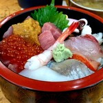 魚玉 - ウニ・イクラ入り！スペシャル海鮮丼