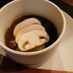 cenci - 野菜とマッシュルームのトムヤンクン風スープ。