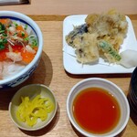 Tsukiji Shokudou Genchan - サーモンのわさび塩糀漬け丼と活穴子の天ぷら定食