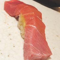 すし岩瀬 - こちらは塩釜の中トロ。厚切りが岩瀬氏の持ち味です