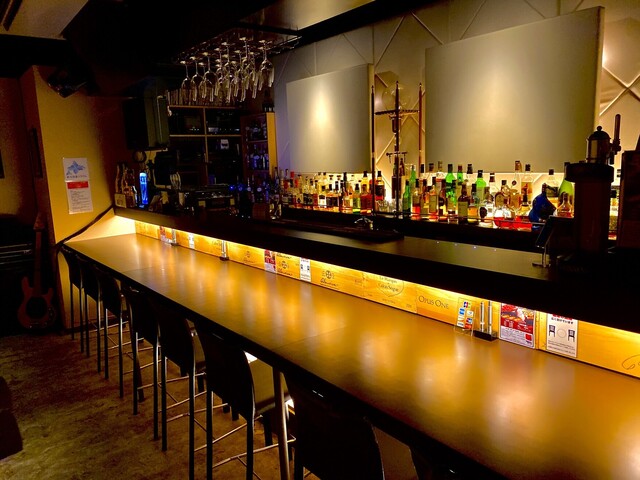 野口ビルにあるbar 入り口 店内ともお洒落な雰囲気で 自分がおじゃました時はmichaeljack By 2503 バール ブリーカー Bar Bleecker すすきの 市営 バー 食べログ