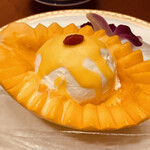 中国料理 桃花林 - パパイヤの器入り杏仁アイスクリーム
