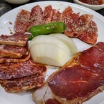 焼肉鴻漸 - カルビなどのセット