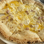 北海道イタリアン Mia Bocca - 「下川六○酵素卵」の半熟卵カルボナーラピッツァ