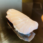 登喜和鮨 - 鰆の昆布だし