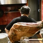 ティオ・ダンジョウ - 頼りになる背中