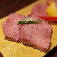 黒毛和牛焼肉 虎斑 北新地店 - 