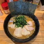 横横家 - チャーシューメン 800円