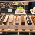 PHILO&CO. - 冷蔵ケークの種類が多いですね