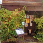 花かぐら - 切妻屋根の古民家風な外観