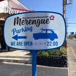 Merengue - 駐車場の看板