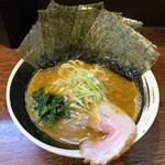 Yamatora Shouten - ラーメン670円麺硬め。海苔増し100円。