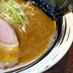 Yamatora Shouten - ライトだけど鶏油の香りが良くバランスのいいスープ。