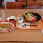 Nagasaki Cham Men - 牛カルビチャーハンと餃子(ニンニクなし)
                        餃子はセットでは、ありません
                        
                        