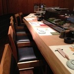 梅助 - カウンター席