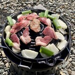 伊藤精肉店 - だるま風に野菜は玉葱と長葱の青いとこのみ