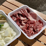 伊藤精肉店 - 生マトンとロールラムはデカいので半分に切りました