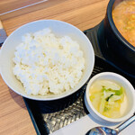 カルビ丼とスン豆腐専門店 韓丼 - ホルモンスン豆腐定食