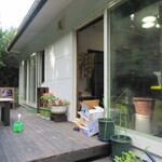 Warung Berkah Jaya - お店の入口