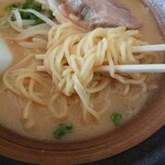 Maru Yoshi - 味噌ラーメン650円　麺アップ