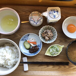 カフェアンドショップ ロータスランド - 2021/10/03
      お得なモーニングセット C Set 390円
      ごはん、生卵、納豆、醤油麹、味噌汁、漬物、ドリンク