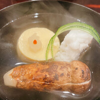 日本料理 直 - お椀　玉子豆腐の上の小さなウサギちゃんが可愛い