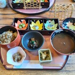 Komatsuya - はじめにしじみご飯としじみのお味噌汁、小鉢数種が提供されました