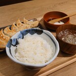 Nikujiru Gyouza No Dandadan - 肉汁餃子定食