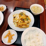 中国料理 峨嵋山 - 牛肉とイカのブラックビーンズ辛子炒め　税込800円