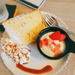 CafeBar May - オレンジシフォンケーキを上から。
                        ボリュームは上手く伝わないですね笑