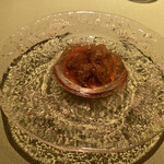 モノリス - パプリカのムース、コンソメジュレ、ウニ