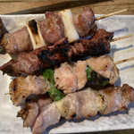 味よし 焼鳥 - 上から、かしら、レバー、ひな、スタミナ