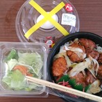 ほっともっと - 料理写真:月見焼鳥つくね丼(期間限定)ごはん大盛り+グリーンサラダ