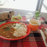 カフェレストラン・アリーノ - 金の利府梨カレー　スープとサラダつきですミャ