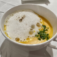 ラ・ロシェル 山王 - 季節の野菜をまろやかなスープにして 〈クレームドゥブル〉〈ベイユヴェール〉〈ハーブ〉