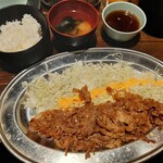 Marushima - おかわり自由のご飯や味噌汁、漬物や味付け海苔付き♪人気No,1の焼肉定食800円